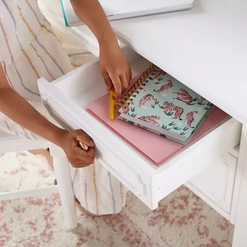 Scrivania per bambini con pensile e sedia - Bianco: Scrivania in legno per bambini con ripiani e cassetti, tavolo da studio e sedia per bambine