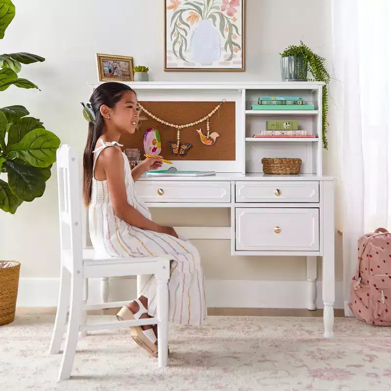 Scrivania per bambini con pensile e sedia - Bianco: Scrivania in legno per bambini con ripiani e cassetti, tavolo da studio e sedia per bambine