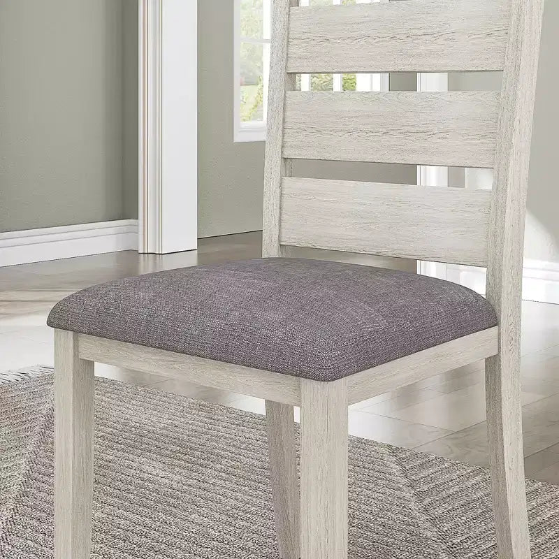 Set da tavolo da pranzo in stile rustico di 5 pezzi, tavolo in legno di gomma e 4 sedie da pranzo imbottite, grigio