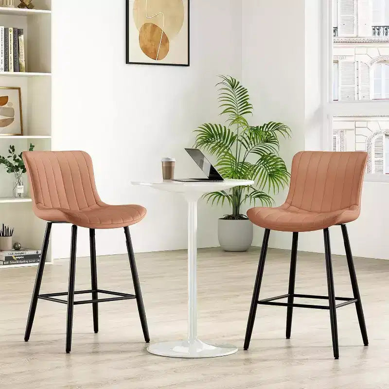 Sgabelli da bar in pelle marrone all'altezza del bancone, set di 2 sgabelli moderni da bancone per sala da pranzo e isole da cucina