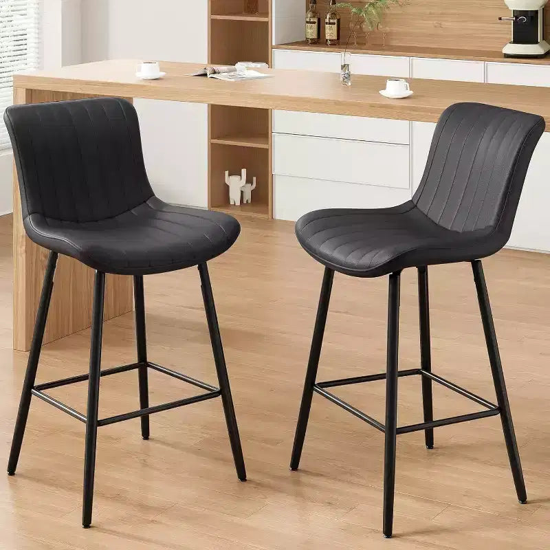 Sgabelli da bar in pelle marrone all'altezza del bancone, set di 2 sgabelli moderni da bancone per sala da pranzo e isole da cucina