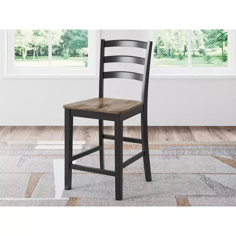 Sgabello da bancone - Sedile in legno massello marrone scuro con telaio nero satinato (set da 2)