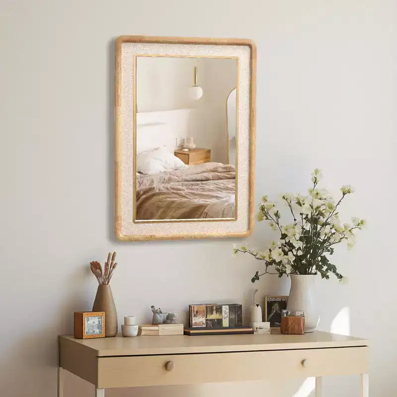 Specchio Decorativo da Parete Rettangolare con Angoli Arrotondati, Cornice in Legno di Caucciù (Hevea) da 35 mm con Dettagli in Ecopelle Marrone